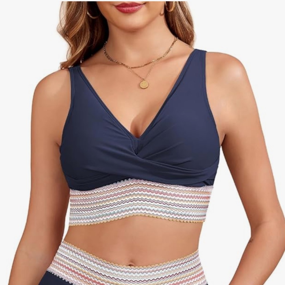 Vemubapis Blue Swim Bikini Top with Multicolor Band.
Size M